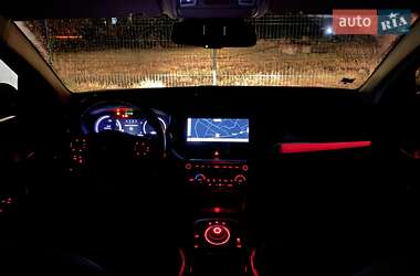Позашляховик / Кросовер Kia Niro 2020 в 