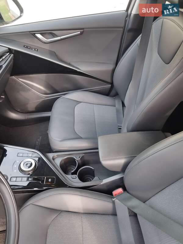 Позашляховик / Кросовер Kia Niro 2023 в Долині