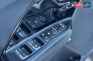 Позашляховик / Кросовер Kia Niro 2019 в 