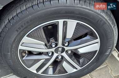 Внедорожник / Кроссовер Kia Niro 2016 в 
