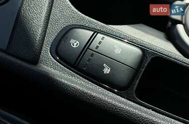 Внедорожник / Кроссовер Kia Niro 2016 в 
