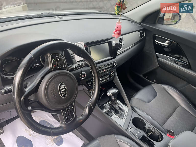 Внедорожник / Кроссовер Kia Niro 2017 в Отынии