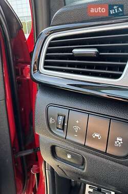 Внедорожник / Кроссовер Kia Niro 2017 в 
