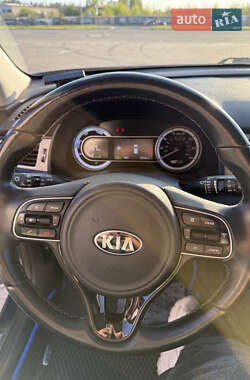 Внедорожник / Кроссовер Kia Niro 2017 в 