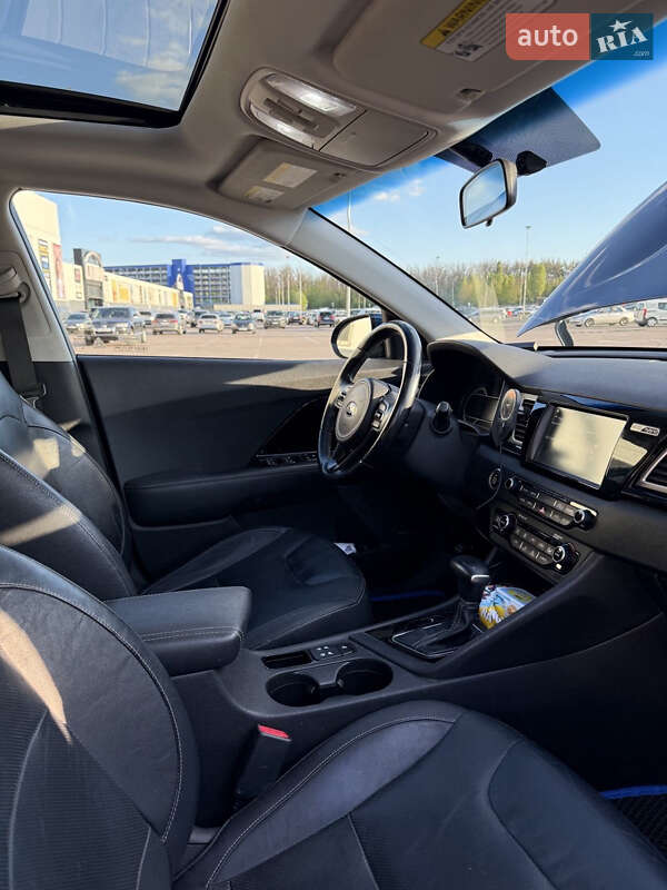 Внедорожник / Кроссовер Kia Niro 2017 в Киеве