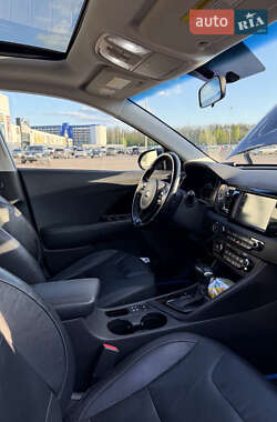 Внедорожник / Кроссовер Kia Niro 2017 в 