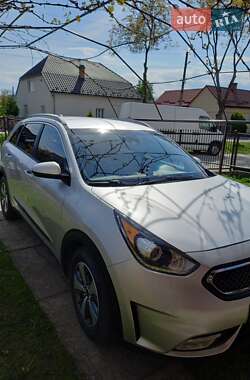 Внедорожник / Кроссовер Kia Niro 2017 в 