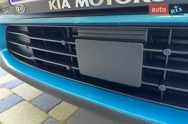 Позашляховик / Кросовер Kia Niro 2022 в 