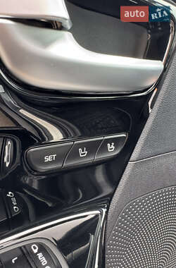 Позашляховик / Кросовер Kia Niro 2020 в 