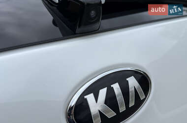 Позашляховик / Кросовер Kia Niro 2021 в 