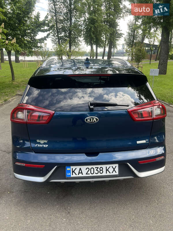Внедорожник / Кроссовер Kia Niro 2017 в Киеве