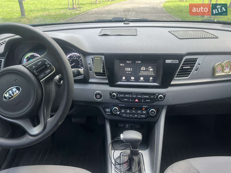 Внедорожник / Кроссовер Kia Niro 2017 в Киеве