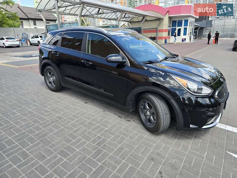 Внедорожник / Кроссовер Kia Niro 2017 в Киеве
