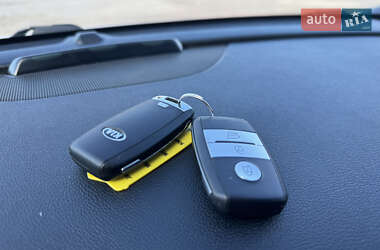 Внедорожник / Кроссовер Kia Niro 2019 в 