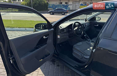 Позашляховик / Кросовер Kia Niro 2016 в 