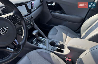 Позашляховик / Кросовер Kia Niro 2016 в 