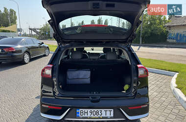 Позашляховик / Кросовер Kia Niro 2016 в 