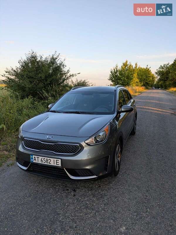 Позашляховик / Кросовер Kia Niro 2017 в Івано-Франківську