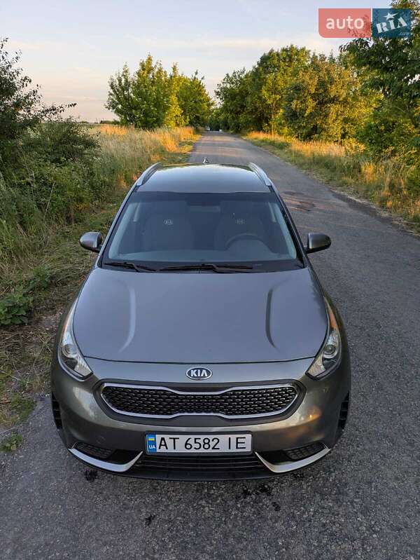 Позашляховик / Кросовер Kia Niro 2017 в Івано-Франківську