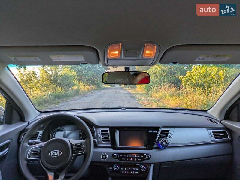Позашляховик / Кросовер Kia Niro 2017 в Івано-Франківську