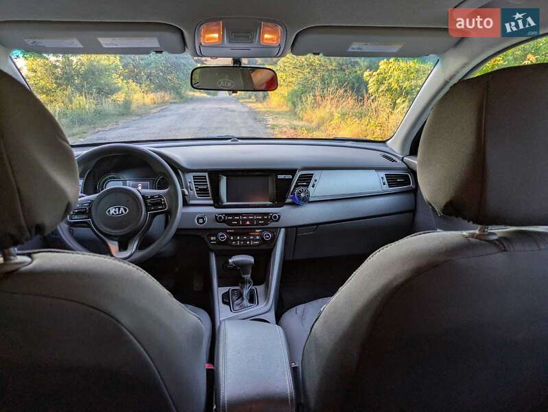 Позашляховик / Кросовер Kia Niro 2017 в Івано-Франківську
