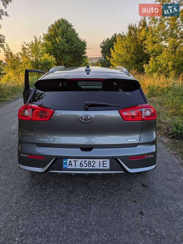 Позашляховик / Кросовер Kia Niro 2017 в Івано-Франківську