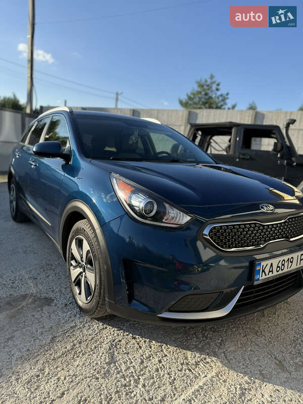 Внедорожник / Кроссовер Kia Niro 2017 в Киеве