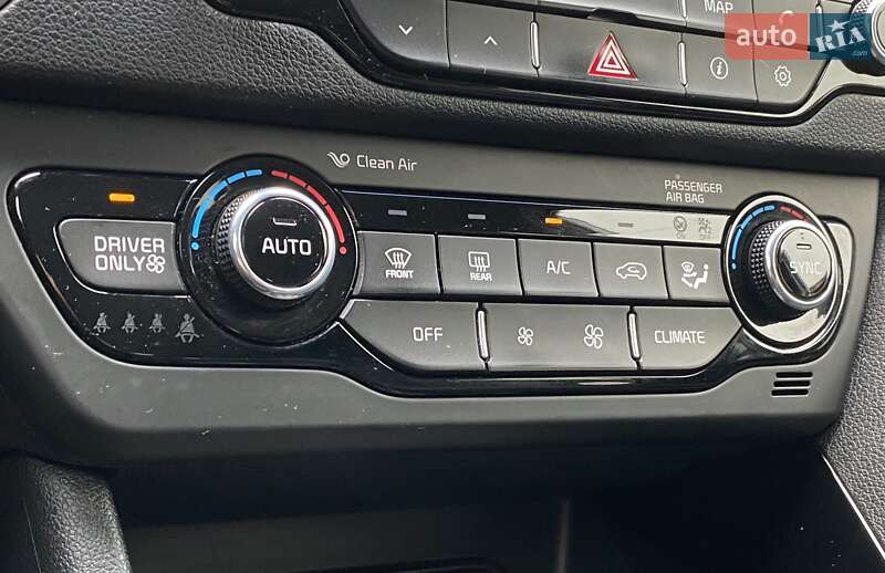 Позашляховик / Кросовер Kia Niro 2017 в Києві