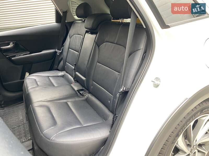 Позашляховик / Кросовер Kia Niro 2017 в Києві