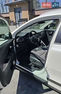 Внедорожник / Кроссовер Kia Niro 2017 в 
