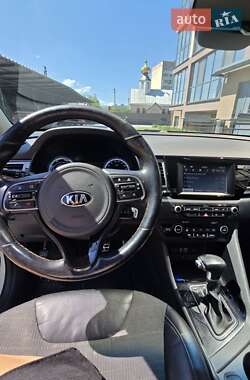 Внедорожник / Кроссовер Kia Niro 2017 в 
