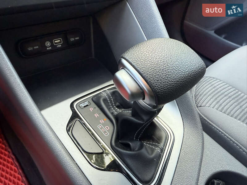 Внедорожник / Кроссовер Kia Niro 2017 в Киеве