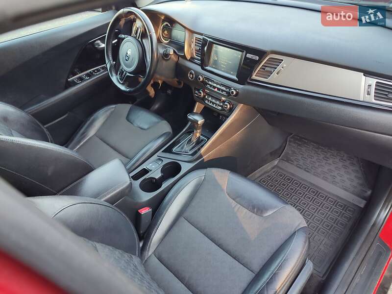 Внедорожник / Кроссовер Kia Niro 2017 в Черкассах фото 3 Внедорожник / Кроссовер Kia Niro 2017 в Черкассах