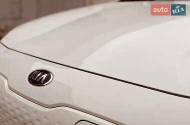 Внедорожник / Кроссовер Kia Niro 2020 в 