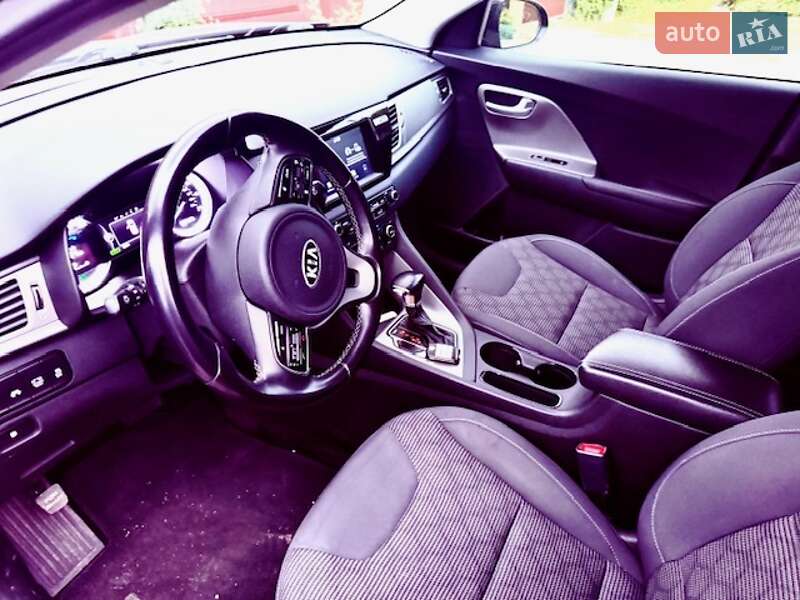 Внедорожник / Кроссовер Kia Niro 2017 в Запорожье