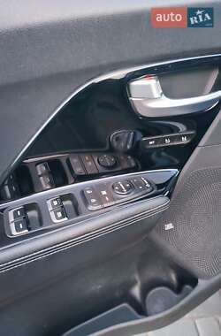 Позашляховик / Кросовер Kia Niro 2018 в 