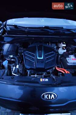 Позашляховик / Кросовер Kia Niro 2018 в 