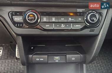 Внедорожник / Кроссовер Kia Niro 2021 в 