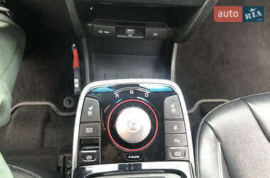 Позашляховик / Кросовер Kia Niro 2020 в 
