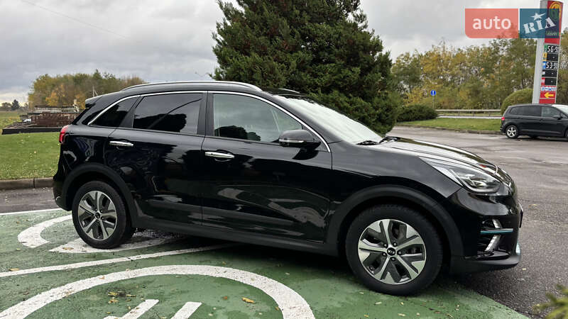 Внедорожник / Кроссовер Kia Niro 2020 в Млинове