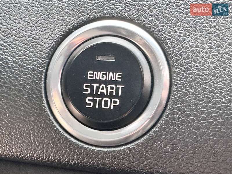 Внедорожник / Кроссовер Kia Niro 2018 в Новом Роздоле