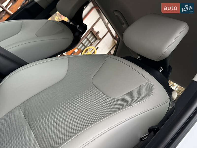 Внедорожник / Кроссовер Kia Niro 2023 в Дрогобыче