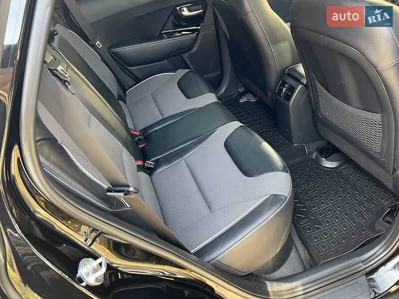 Позашляховик / Кросовер Kia Niro 2020 в Чернівцях