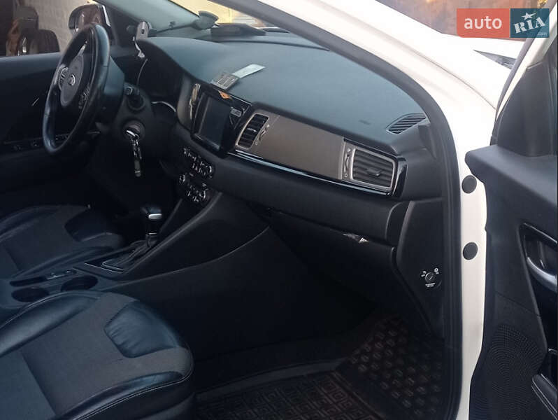 Внедорожник / Кроссовер Kia Niro 2016 в Киеве