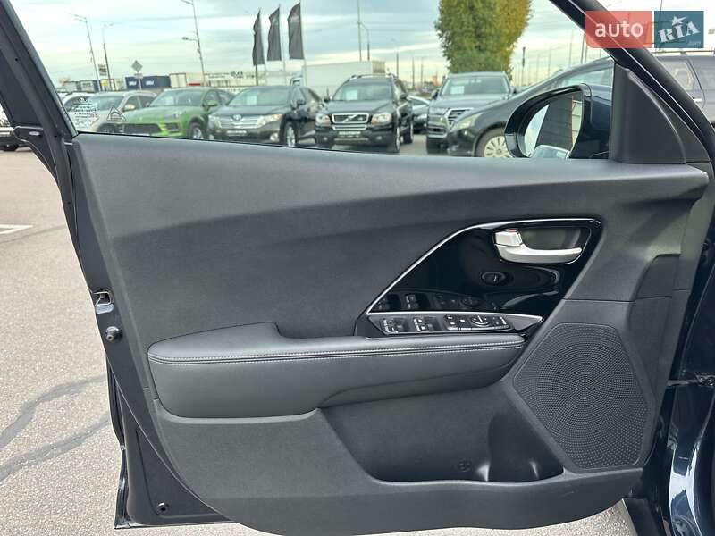 Внедорожник / Кроссовер Kia Niro 2017 в Киеве