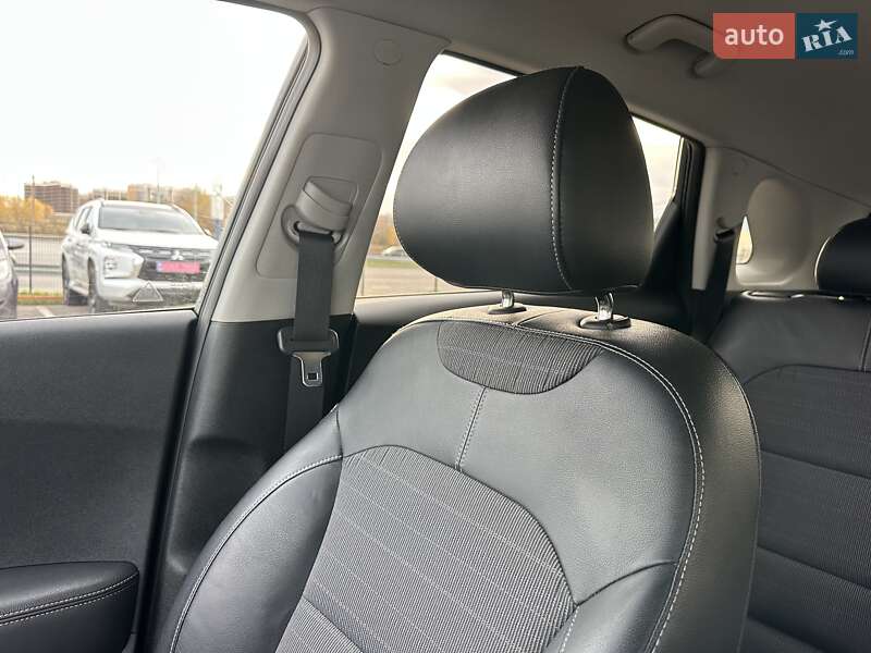 Внедорожник / Кроссовер Kia Niro 2017 в Киеве