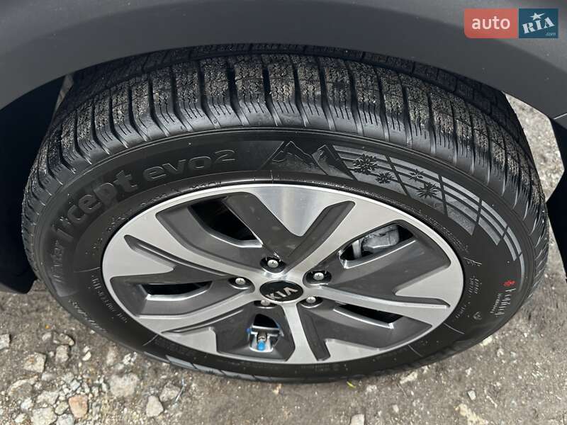 Внедорожник / Кроссовер Kia Niro 2020 в Казатине