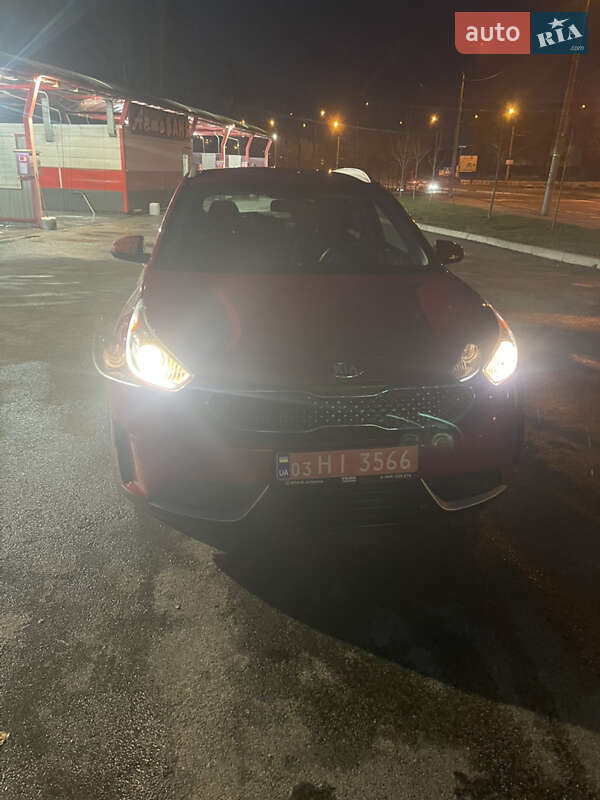 Внедорожник / Кроссовер Kia Niro 2017 в Чернигове