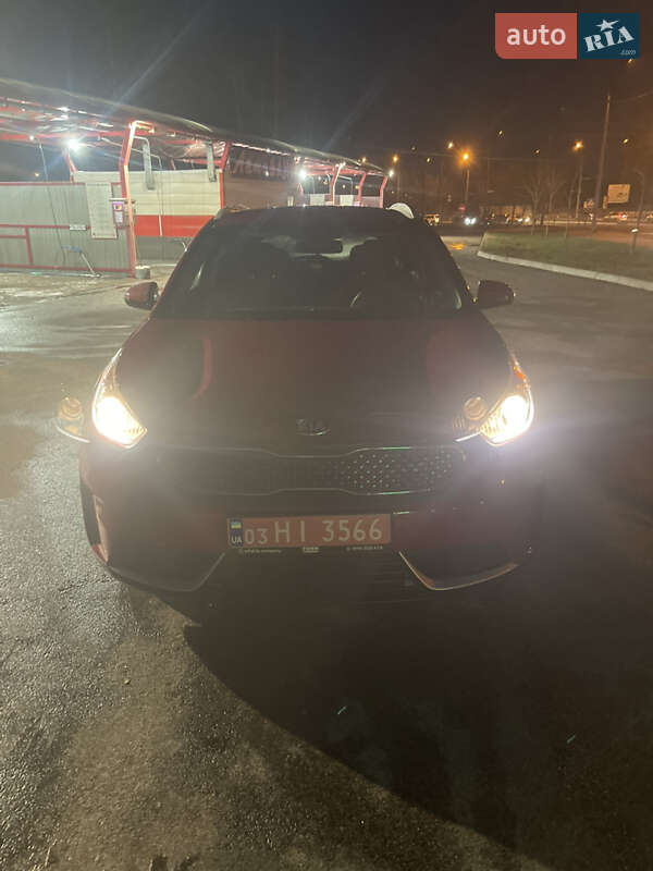 Внедорожник / Кроссовер Kia Niro 2017 в Чернигове