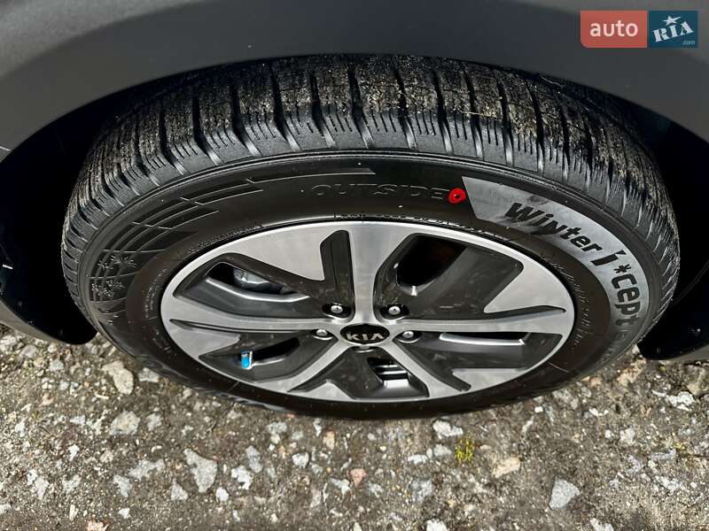 Внедорожник / Кроссовер Kia Niro 2020 в Казатине